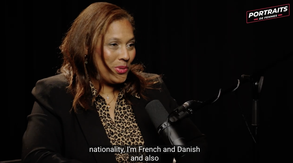 Yana Rogers interviewée dans le podcast Portraits de femmes animé par Estelle Keïta.